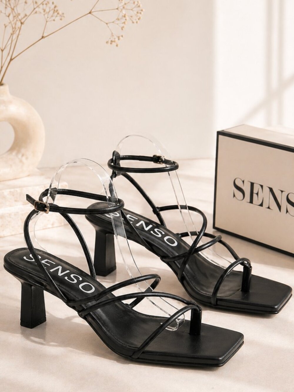 SENSO Wella Black Strappy Sandal Square Toe Minimalist Kitten Heel NIB